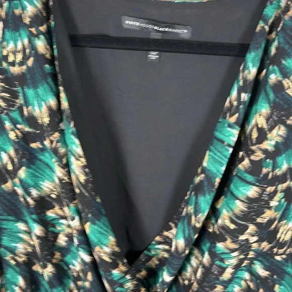 White House Black Market Cold Shoulder Long Sleeve Green and Black Top - Picture 5 of 9